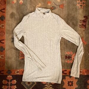 Wilfred Light Gray Ribbed Long Sleeve Turtleneck Top